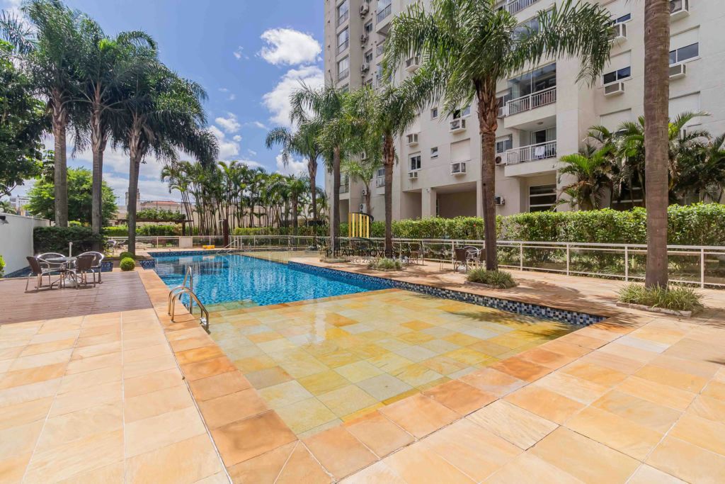 Apartamento com 2 quartos, vaga de garagem e elevador  no bairro Passo da Areia