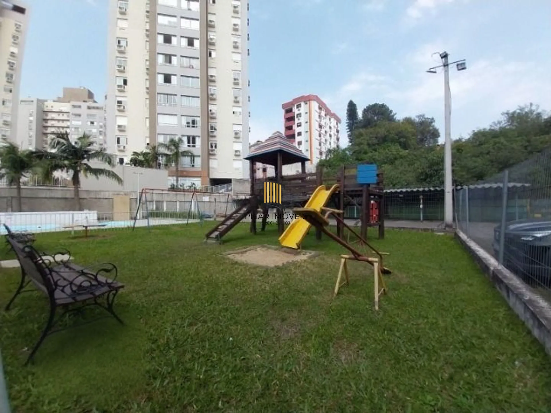 Apartamento de 3 dormitórios, elevador e 1 vaga de garagem em Canoas.