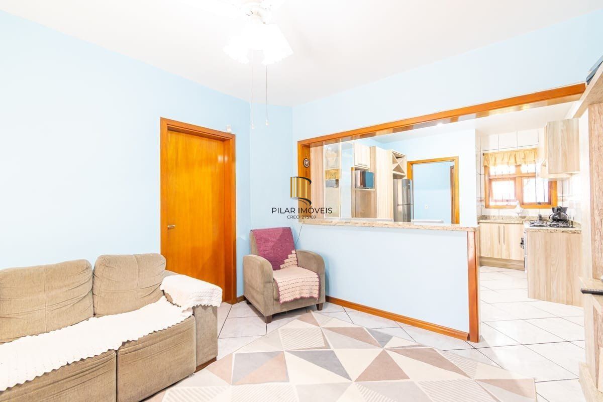 Casa de 2 dormitórios e 1 vagada de garagem em Cachoeirinha.