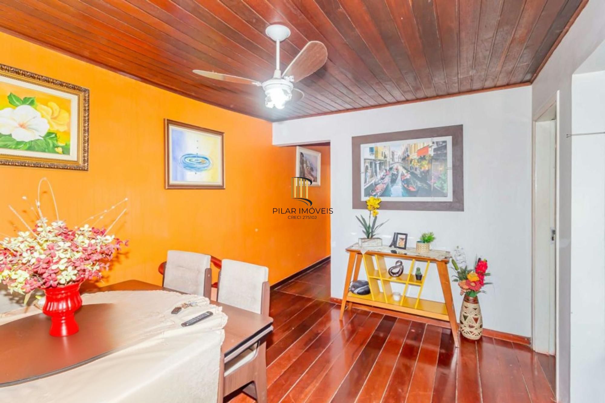 Casa com varanda fechada, 3 quartos, 2 vagas no bairro Farroupilha