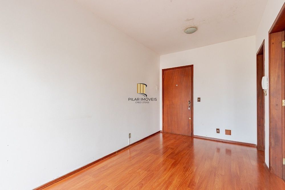 Apartamento com 1 Suite, sacada e 1 vaga de garagem no bairro Cidade Baixa