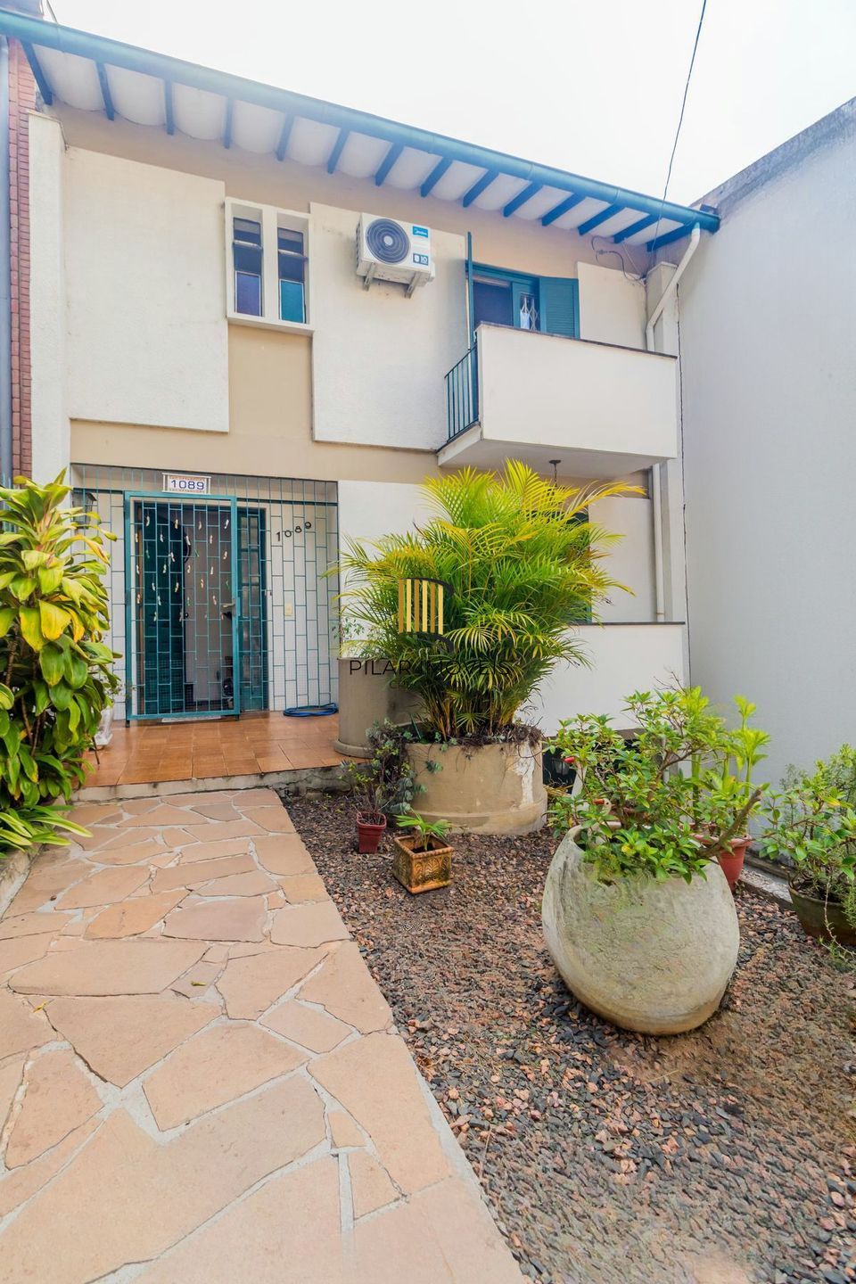 Casa com 255 metros privativos e pátio com piscina no Bairro Higienópolis