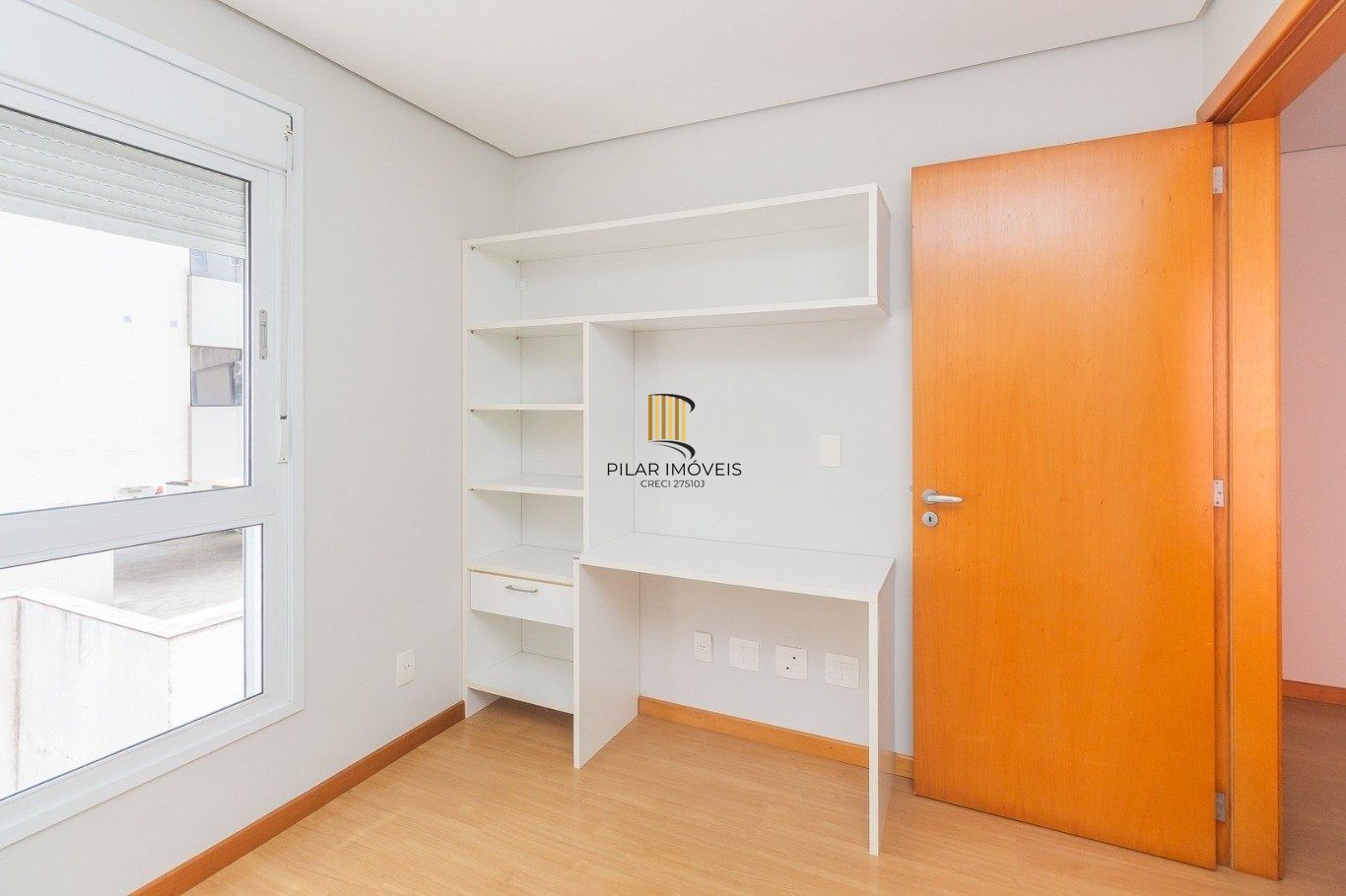 Apartamento com 1 dormitório e 1 vaga de garagem no Bairro petrópolis