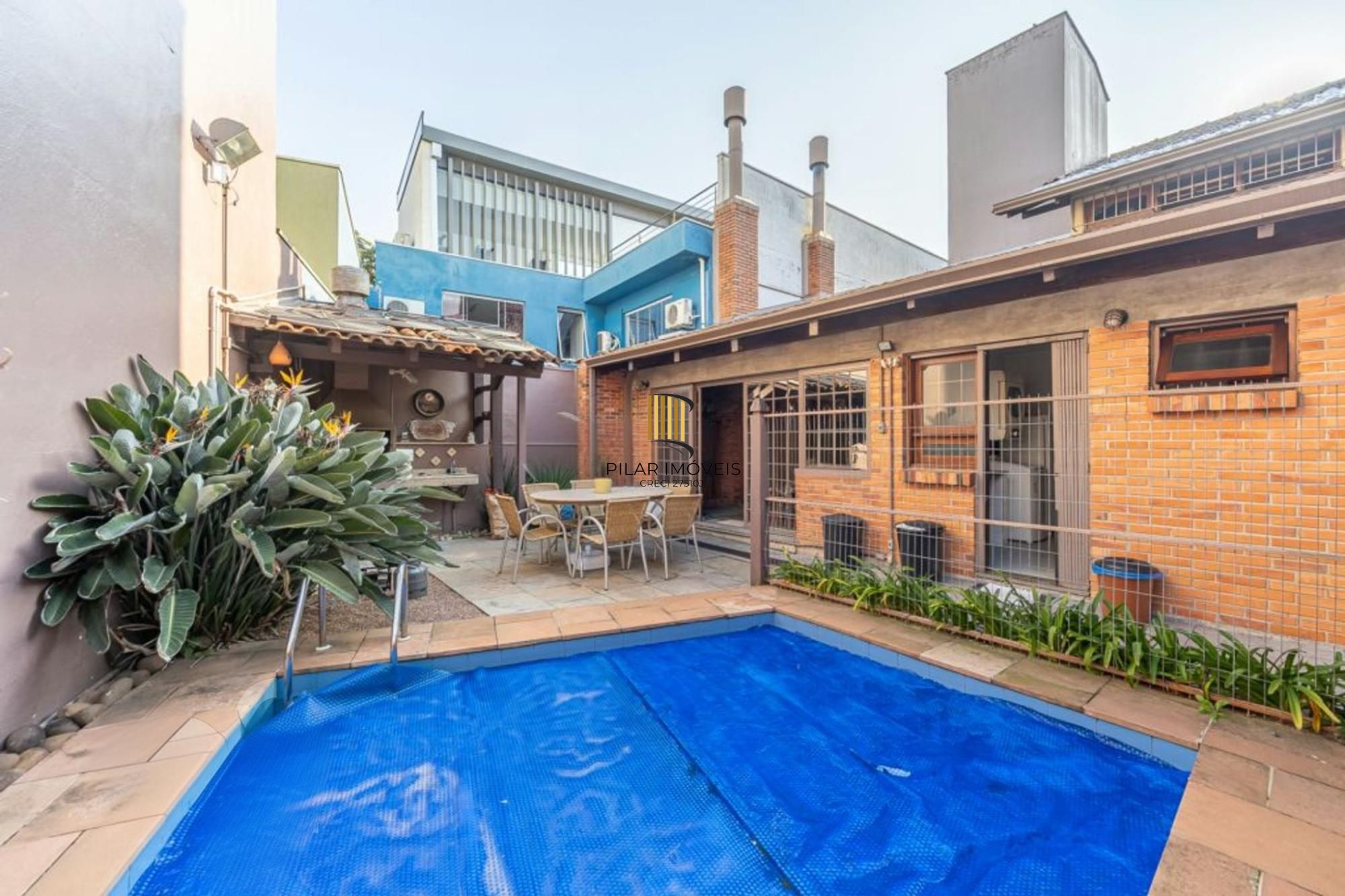 Casa com 4 Quartos, 4 banheiros, 4 vagas e 300 m² á venda  Chácara Das Pedras.