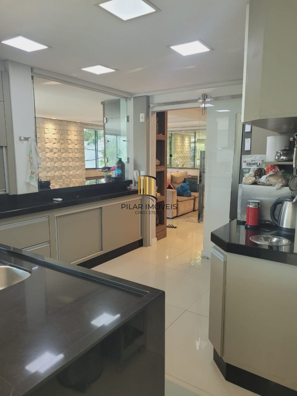 Apartamento com 4 dormitórios e 3 vagas de garagem no Bairro Petrópolis