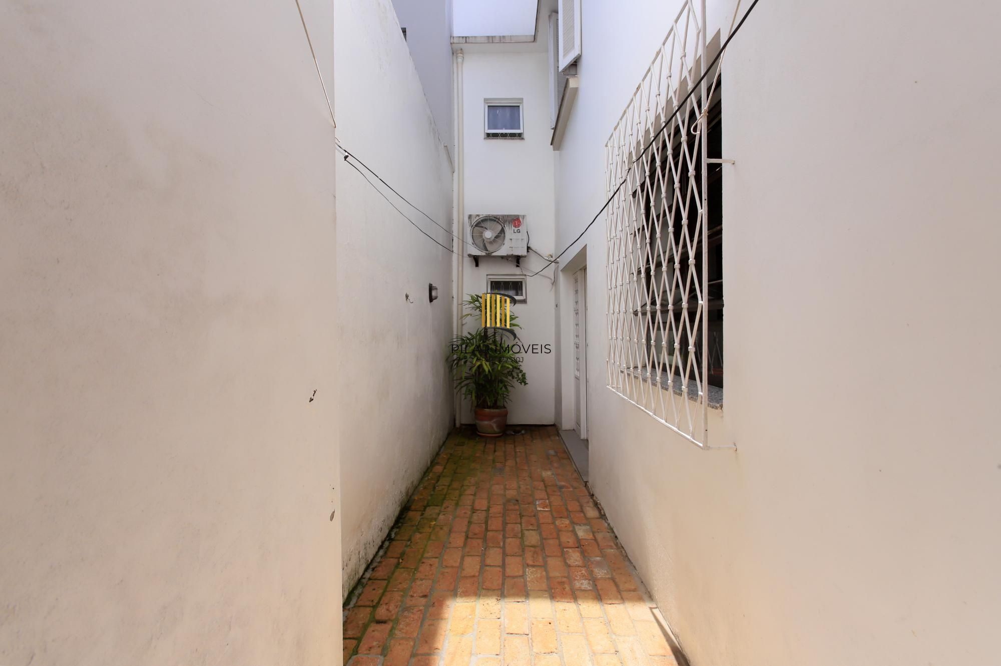 Casa de 4 quartos, 3 banheiros, 3 vagas no bairro Rio Branco