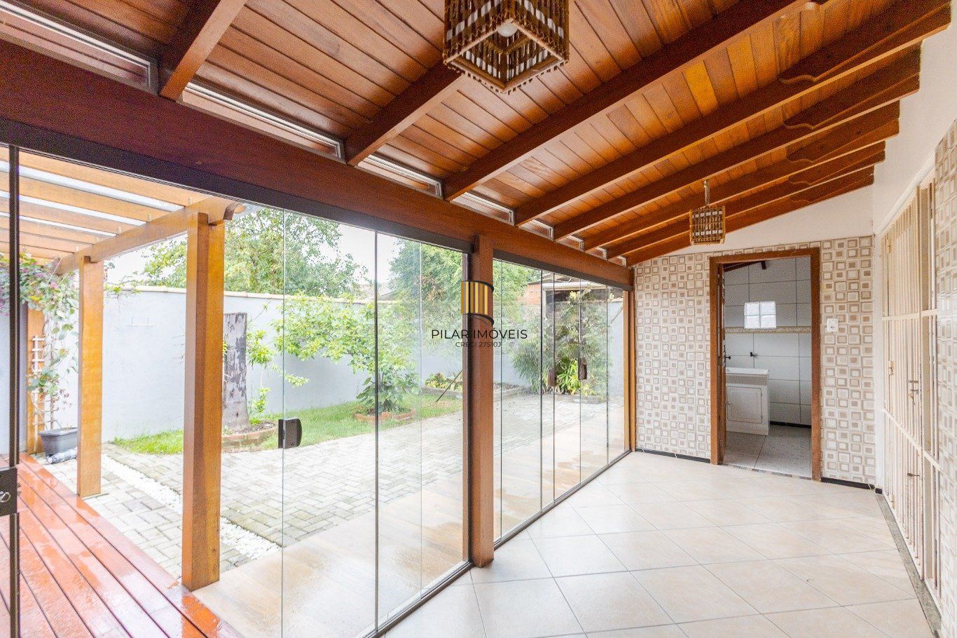 Casa com 4 dormitorios, 2 vagas de garagem em Canoas