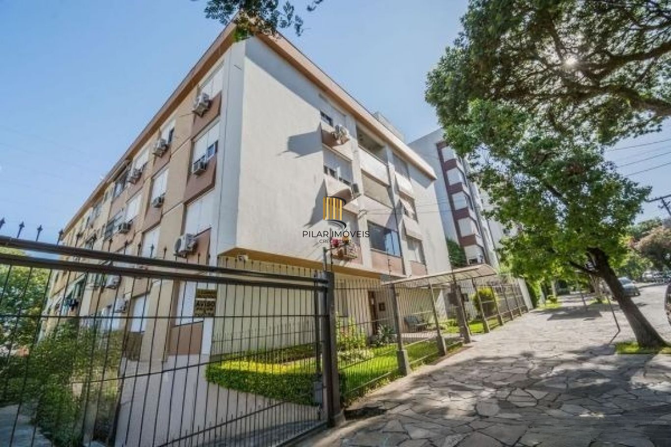 Apartamento com 3 dormitórios e 1 vaga no Bairro Petrópolis