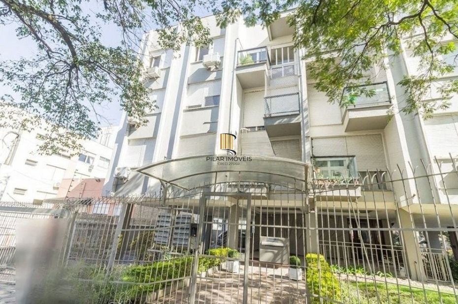 Apartamento de 2 dormitórios com sacada e 1 vaga no Petrópolis.