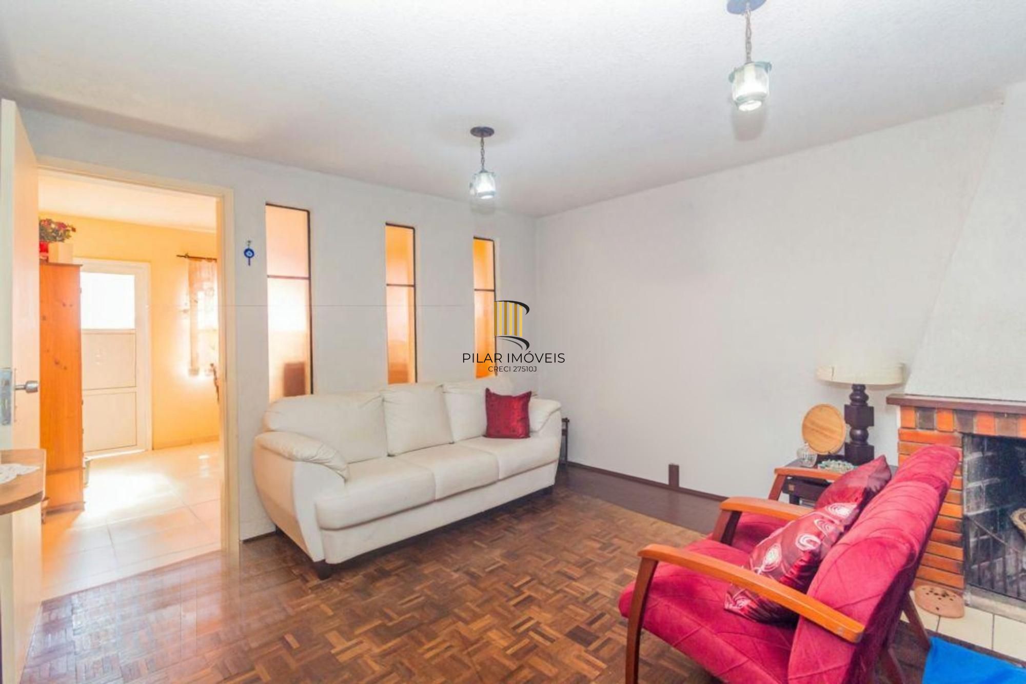 Casa com 255 metros privativos e pátio com piscina no Bairro Higienópolis