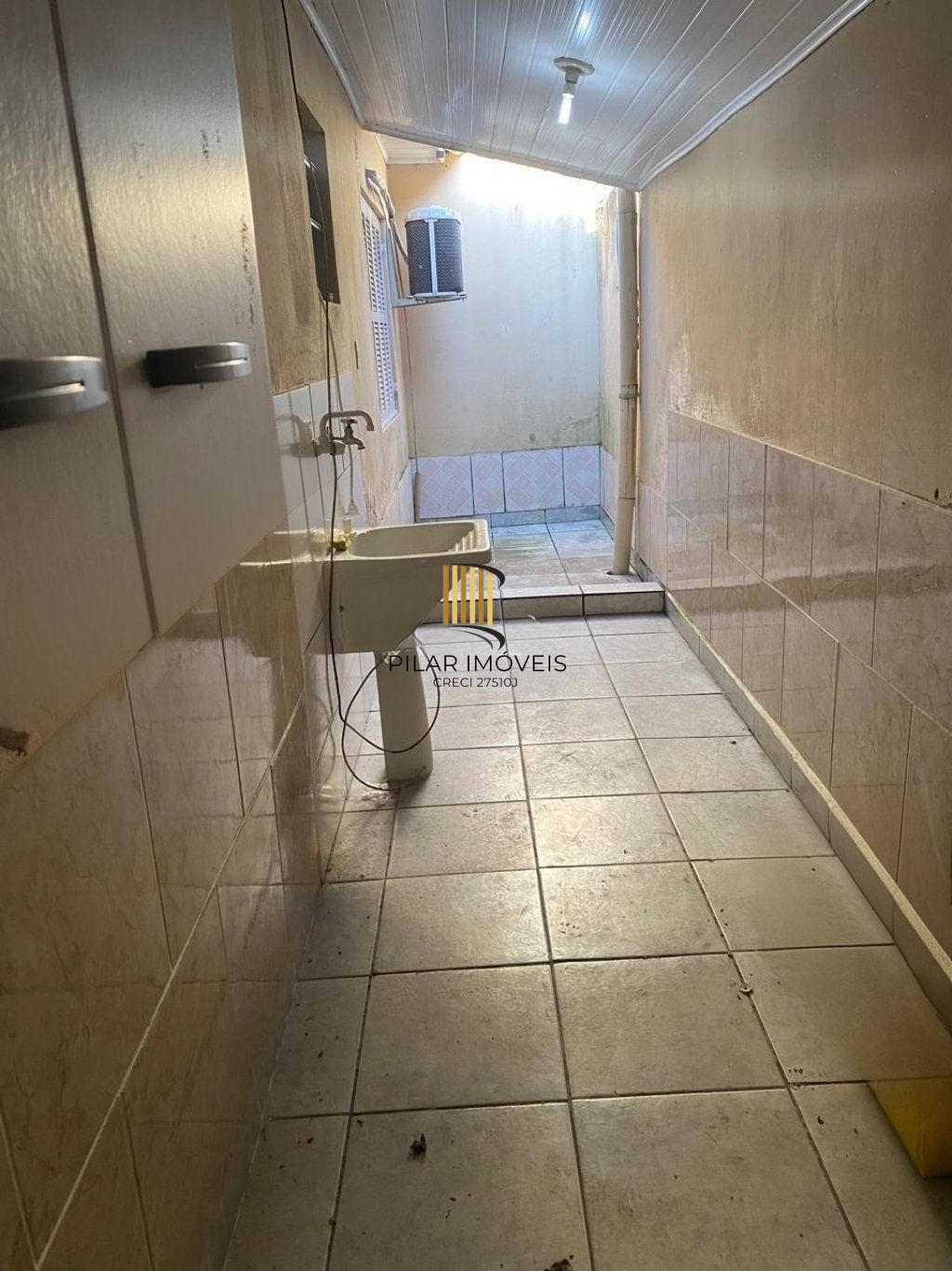 Casa de 2 dormitórios e 2 vaga de garagem em Vila Eunice Cachoeirinha.