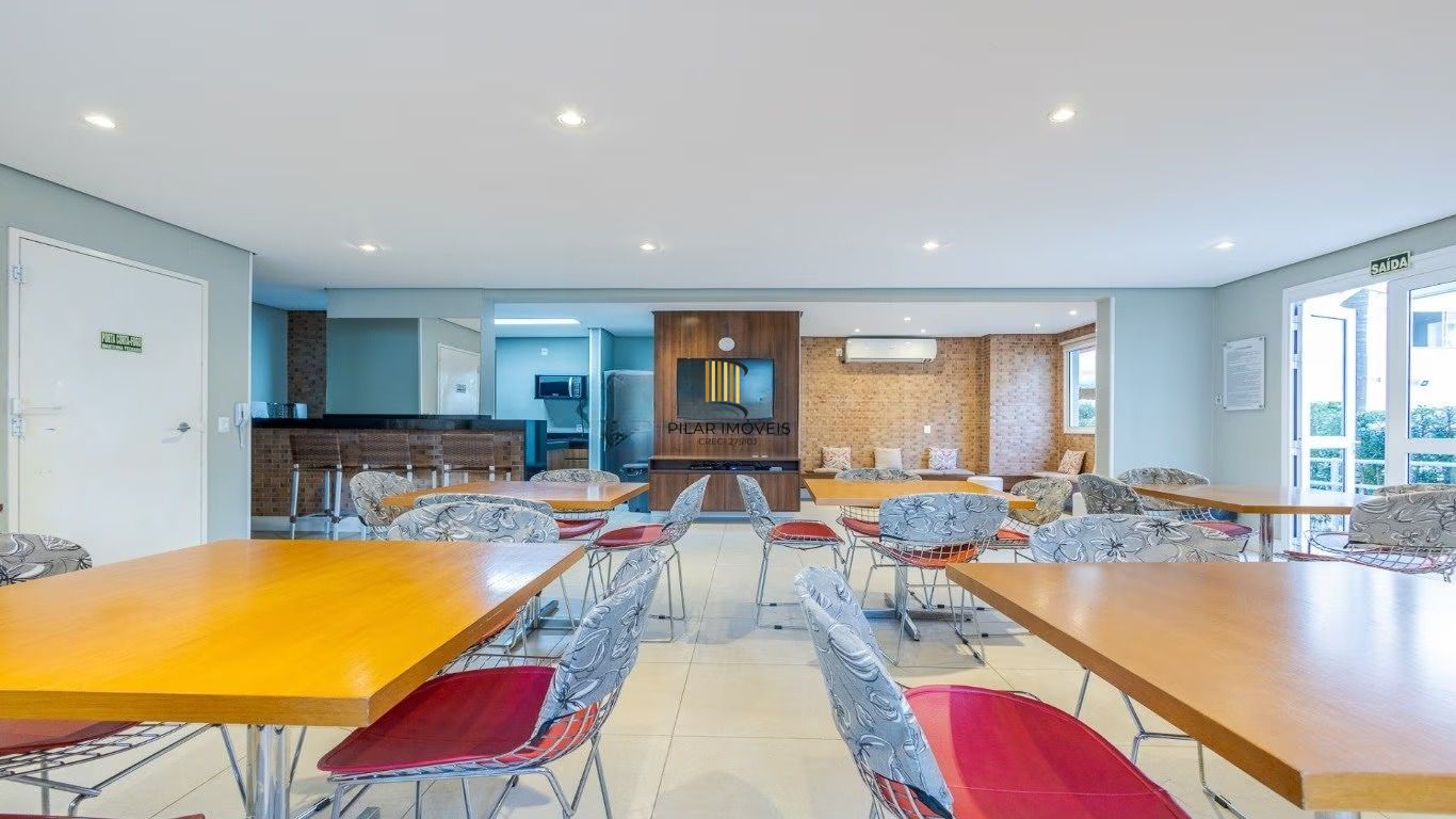 Apartamento de 2 quartos, elevador e 1 vaga de garagem em Canoas.