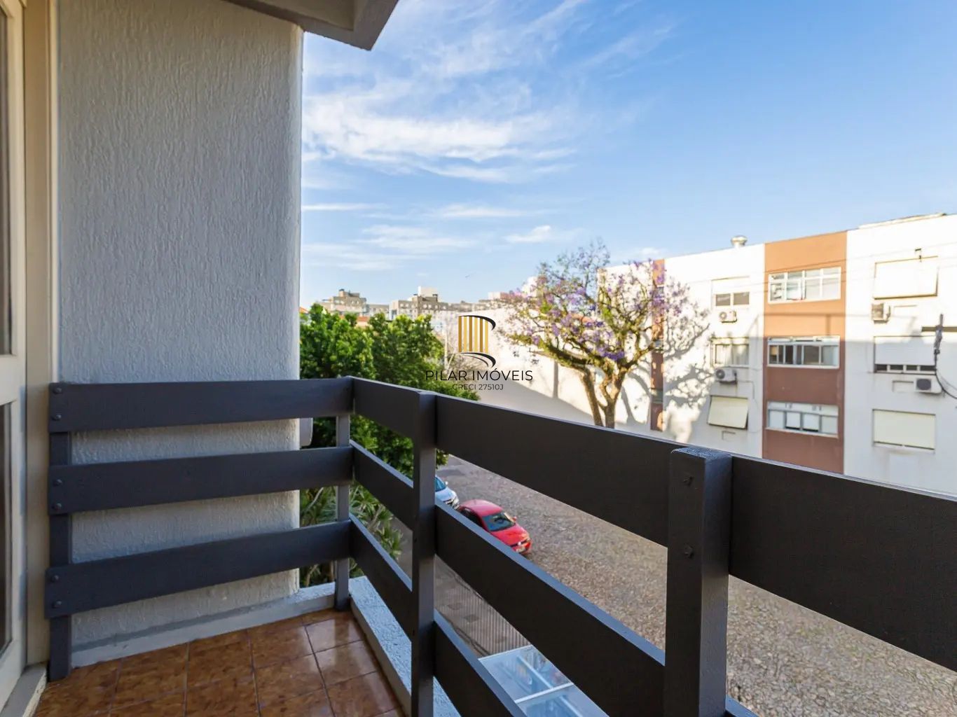 Apartamento com 3 dormitórios e 1 vaga de garagem no bairro Azenha.