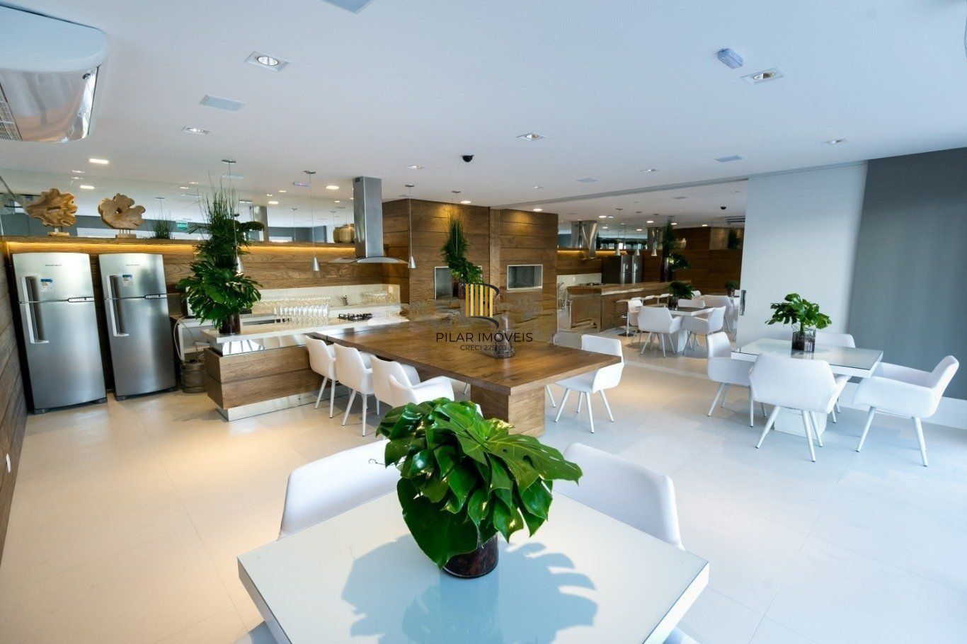 Casa em Condomínio com 3 quartos, 3 suítes, 2 vagas e 195m² no Jardim Carvalho.