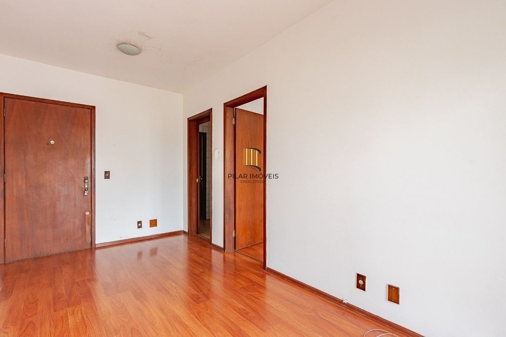 Apartamento com 1 Suite, sacada e 1 vaga de garagem no bairro Cidade Baixa