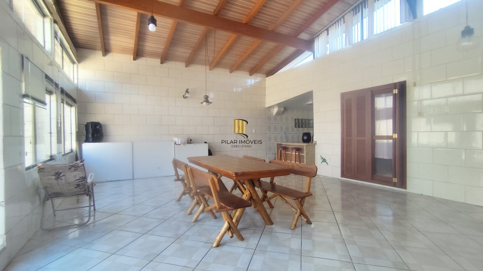 Casa térrea de 3 quartos, suíte, 3 vagas no bairro Santa Fé