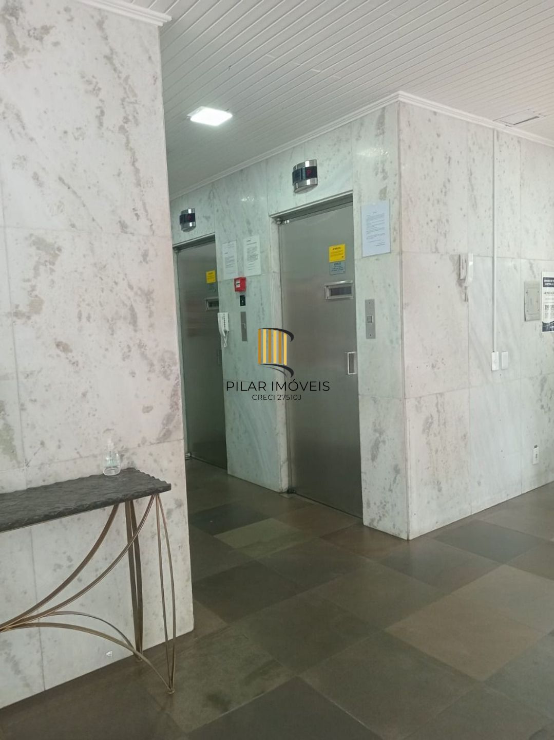 Apartamento de 2 quartos e elevador em Canoas.