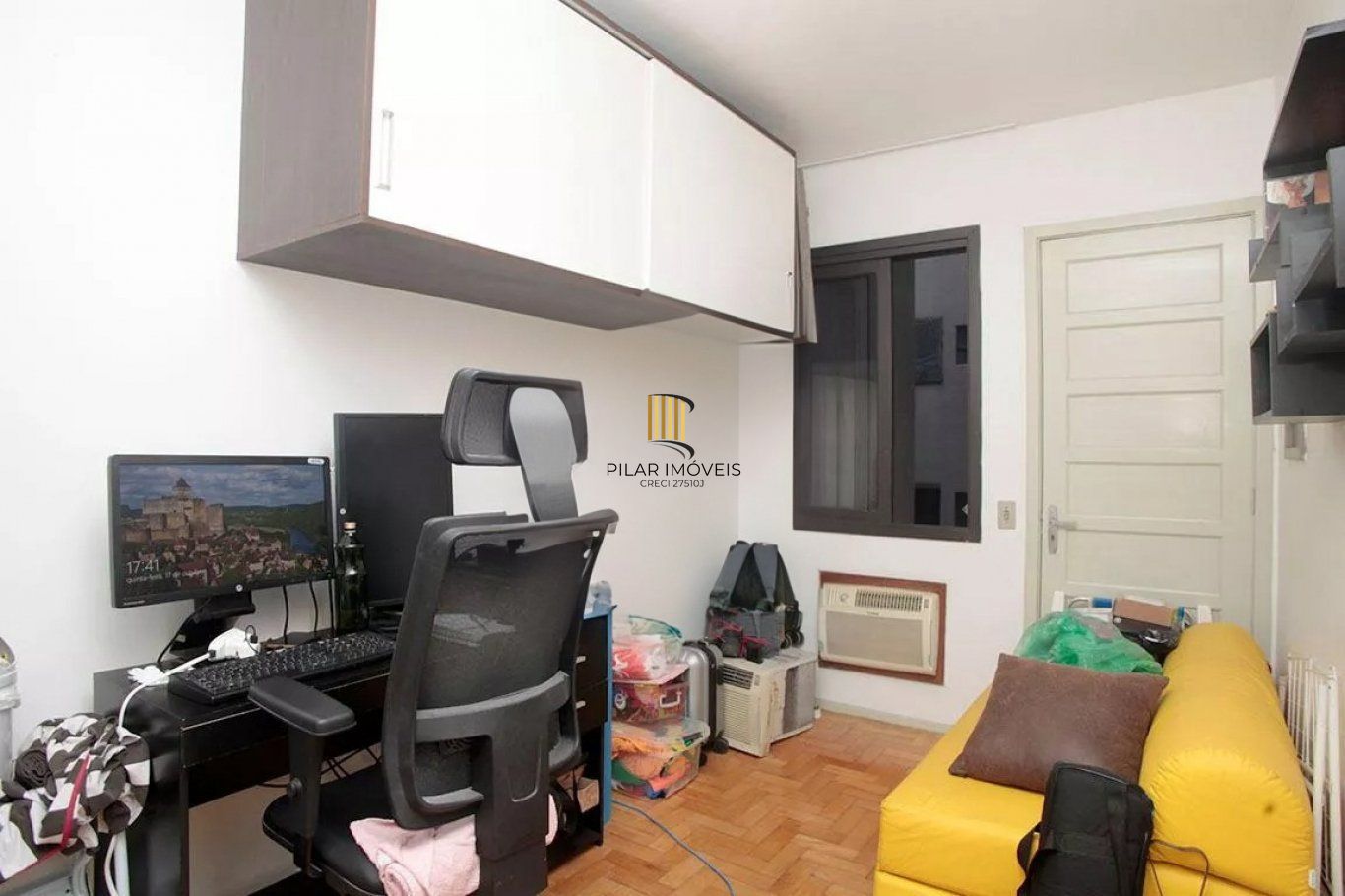 Apartamento semi mobiliado com 2 dormitórios na Sofia Veloso.