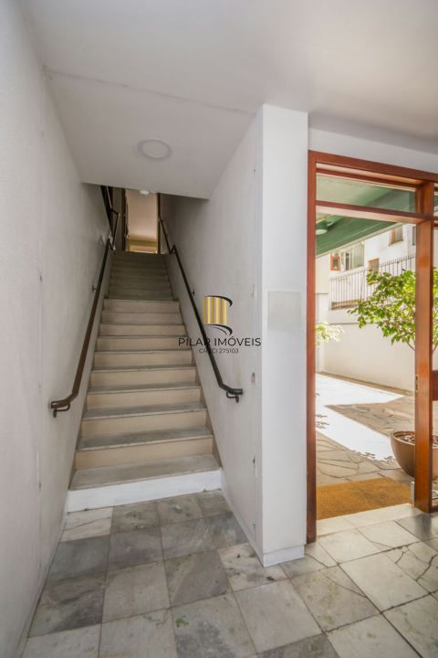 Cobertura 2 quartos, 2 vagas à venda no Petrópolis.