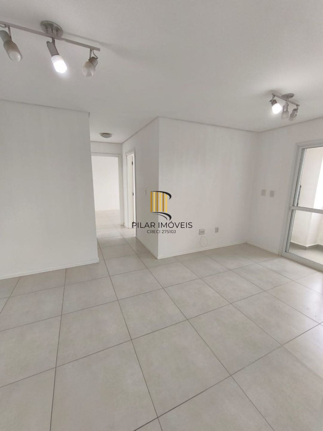 Apartamento de 2 dormitórios, elevador e 1 vaga de garagem em Canoas.