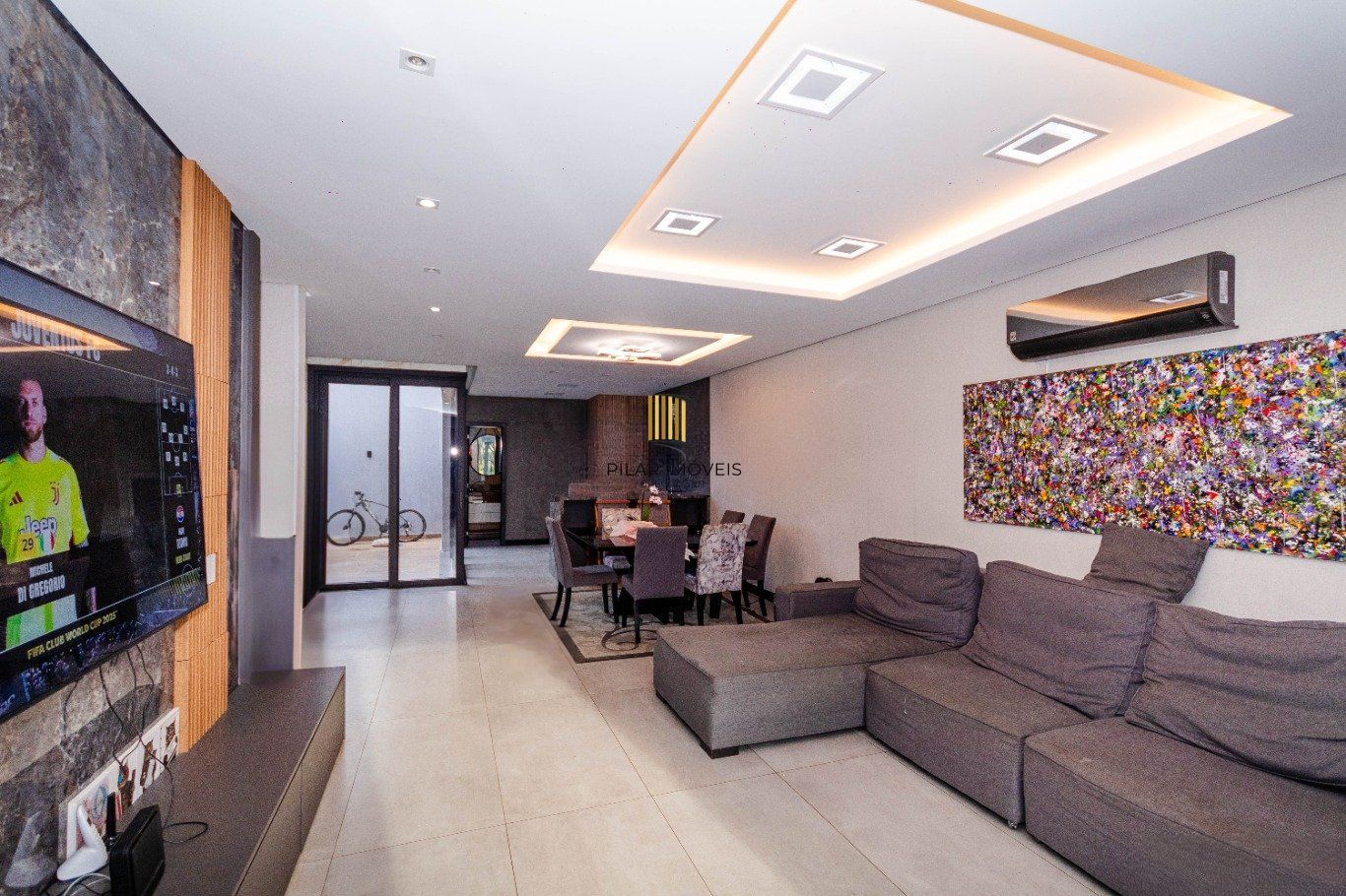 Casa com 4 quartos e 4 vagas  em Canoas.
