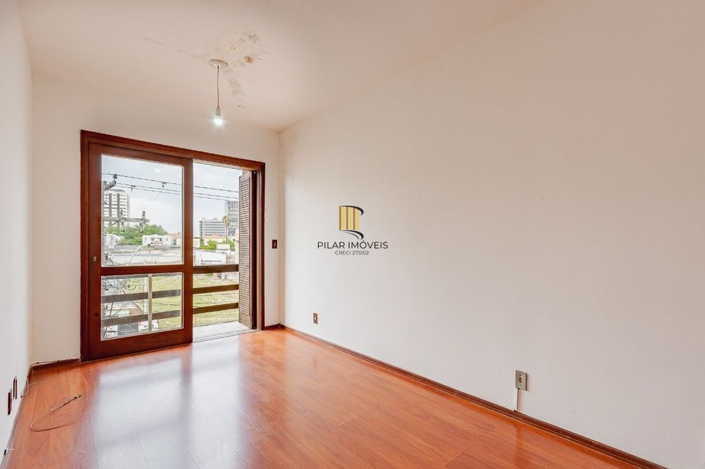 Apartamento com 1 Suite, sacada e 1 vaga de garagem no bairro Cidade Baixa