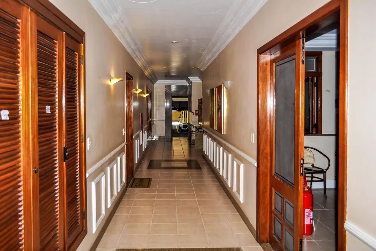 Apartamento com 3 Dormitórios, elevador vaga e 2 Sacadas no Menino Deus