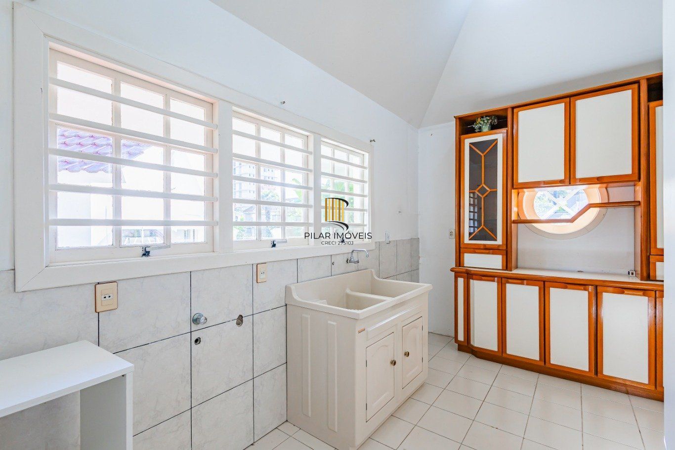 Casa com 3 dormitórios, 2 vagas de garagem no bairro Marechal Rondon em Canoas.