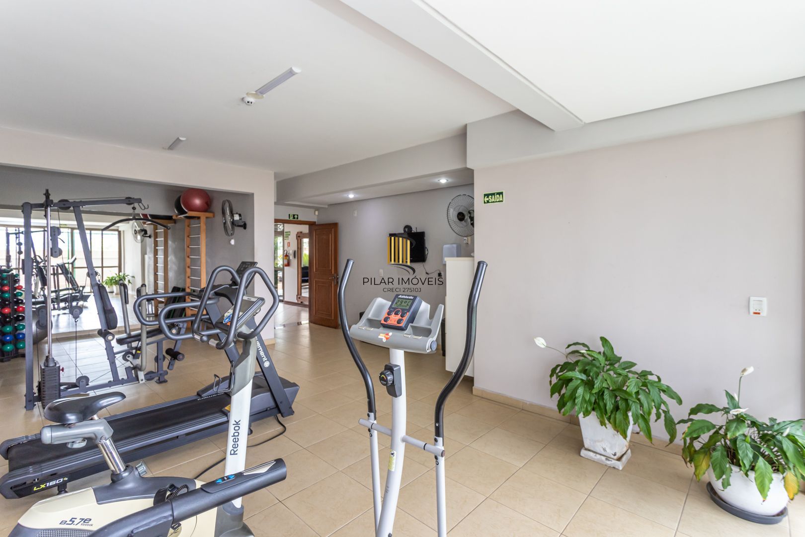 Apartamento de 97m², 2 dormitórios,1suíte, 3 vagas de garagem na rua Guararapes