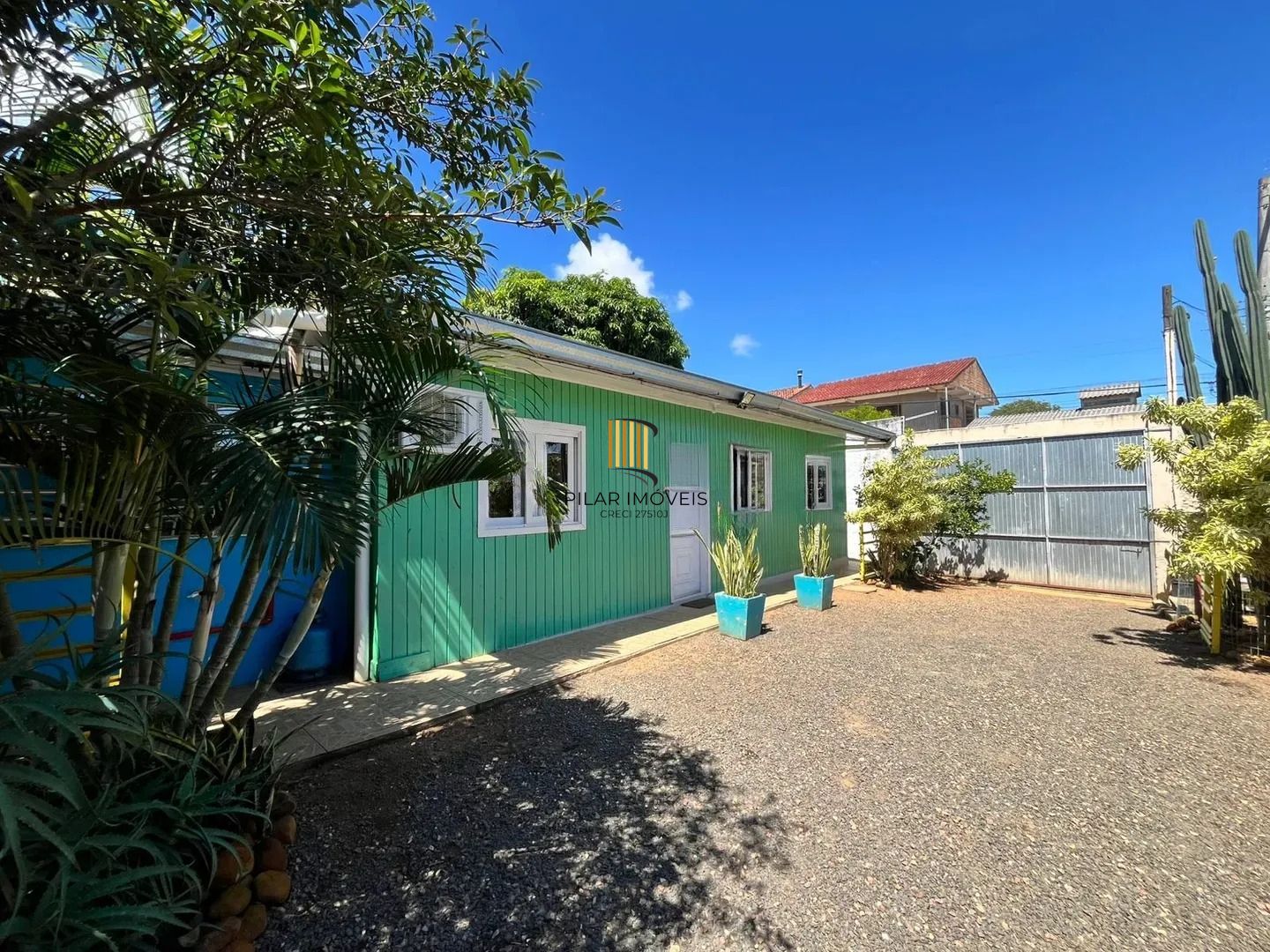 Casa com 3 quartos, vaga coberta e com muro no bairro Campos Novo