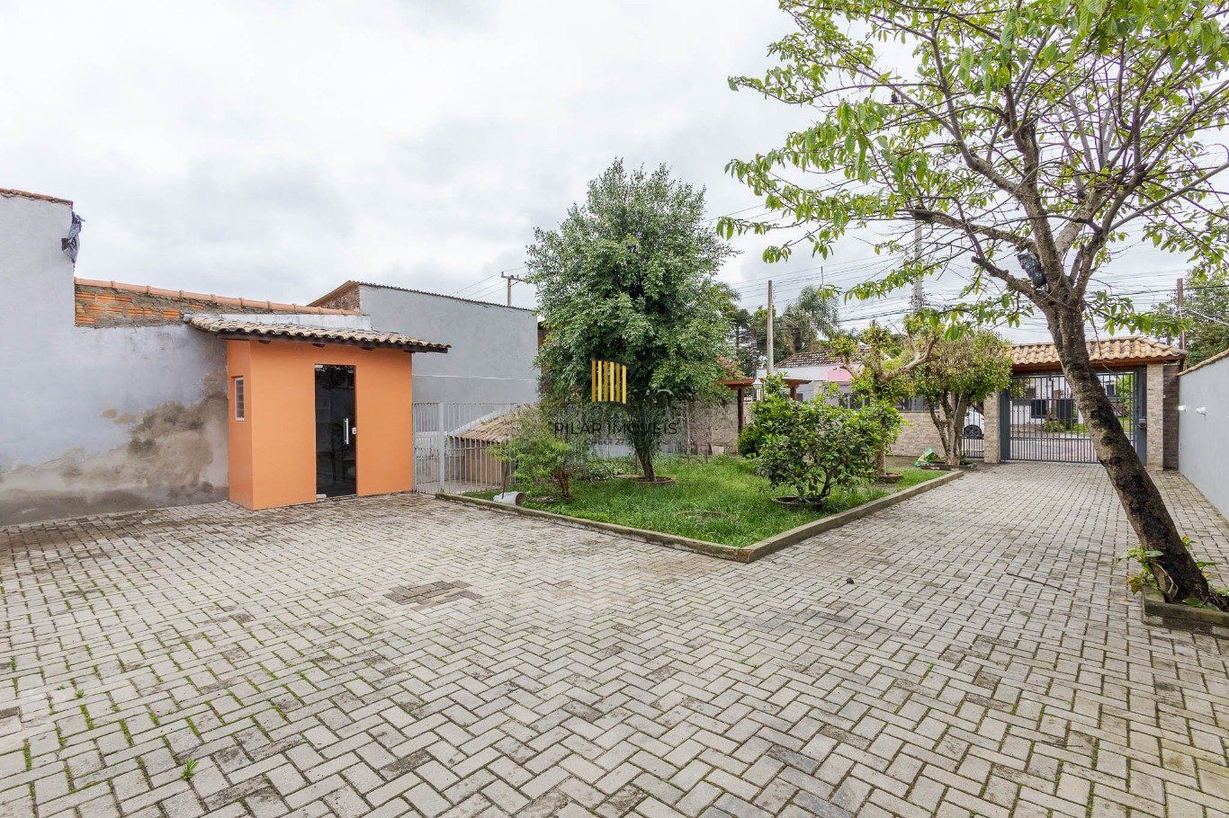 Casa com 4 dormitorios, 2 vagas de garagem em Canoas