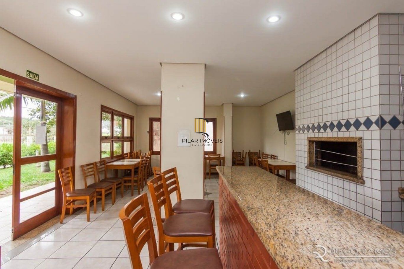 Apartamento 2 Dormitórios com Sacada, Garagem e Vista – Bairro Partenon