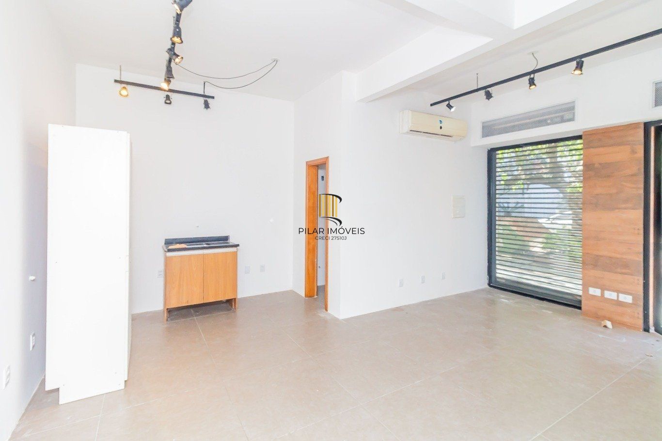 Prédio Comercial á venda com 2 salas e terraço no bairro Menino Deus