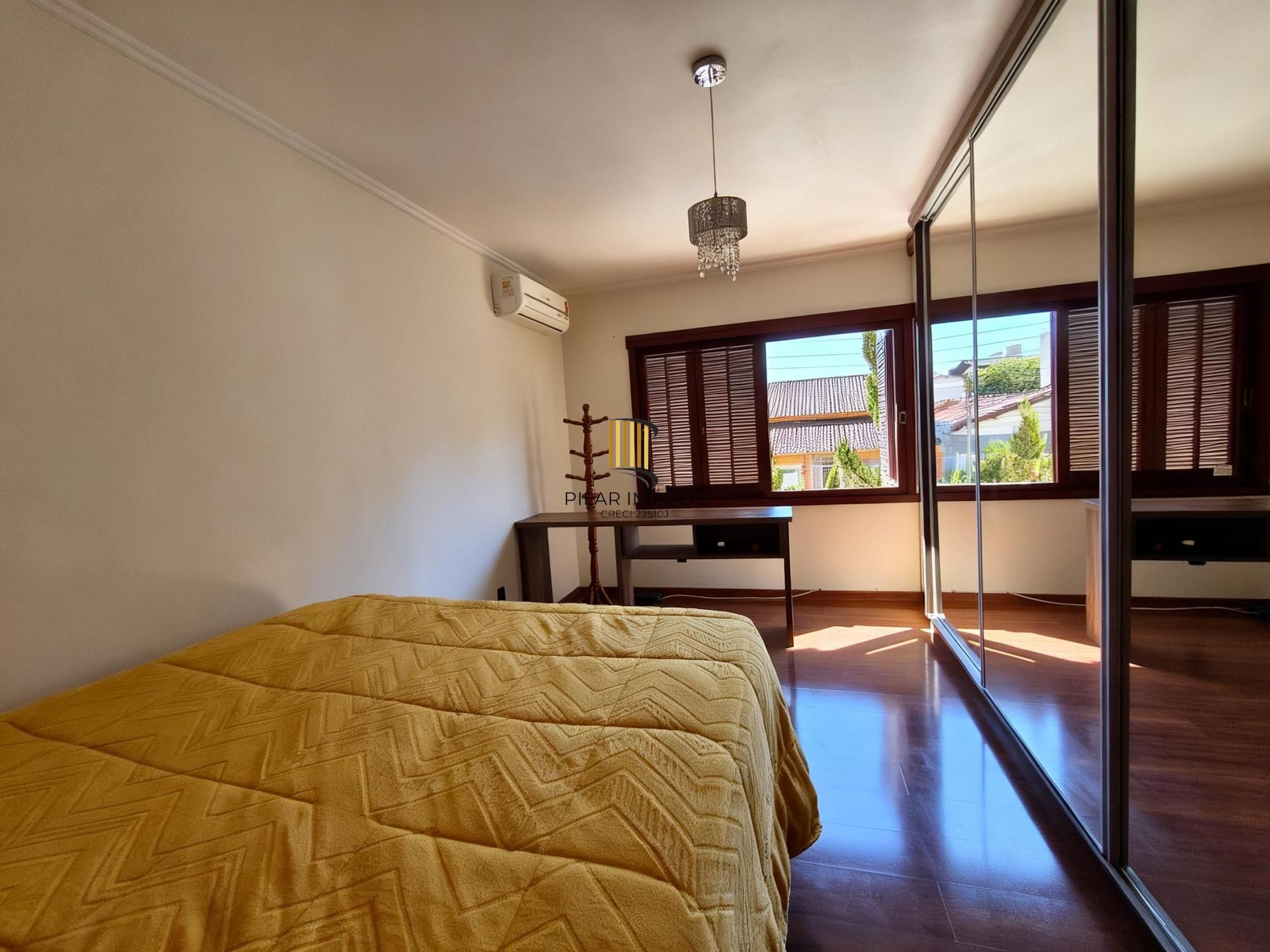 Casa com 4 quartos, piscina, vaga, churrasqueira e Sacada no bairro Jardim Itu