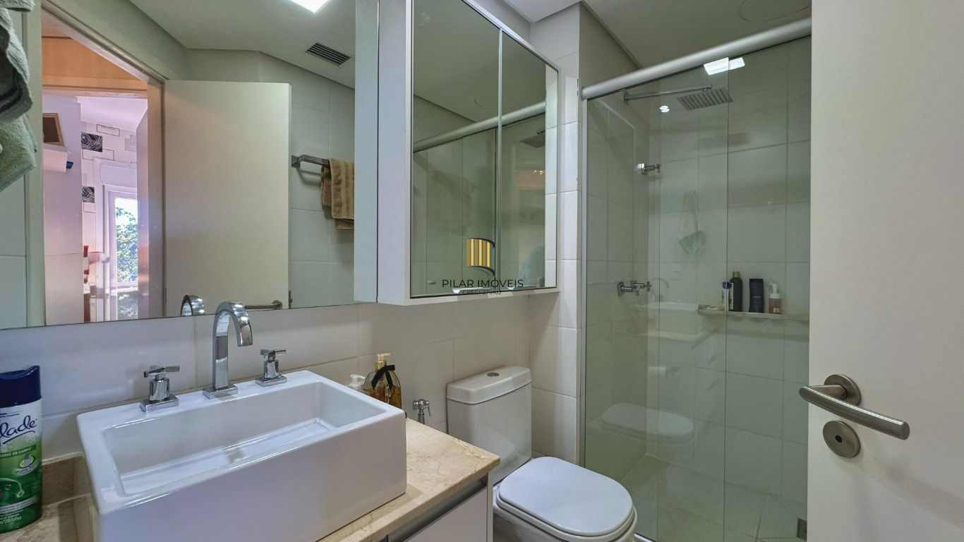 Apartamento mobiliado de 2 dormitórios no bairro Petrópolis