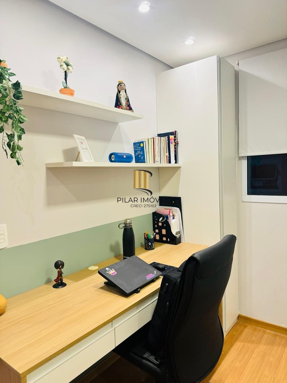 Apartamento de 2 dormitórios com 1 vaga no Bairro Morro Santana.