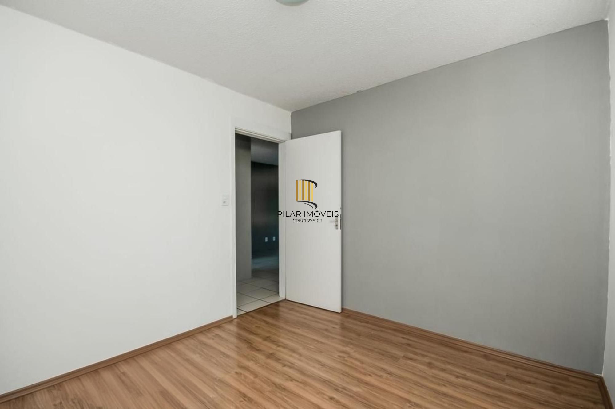 Apartamento térreo de 2 quartos, portaria 24 horas no bairro Glória.