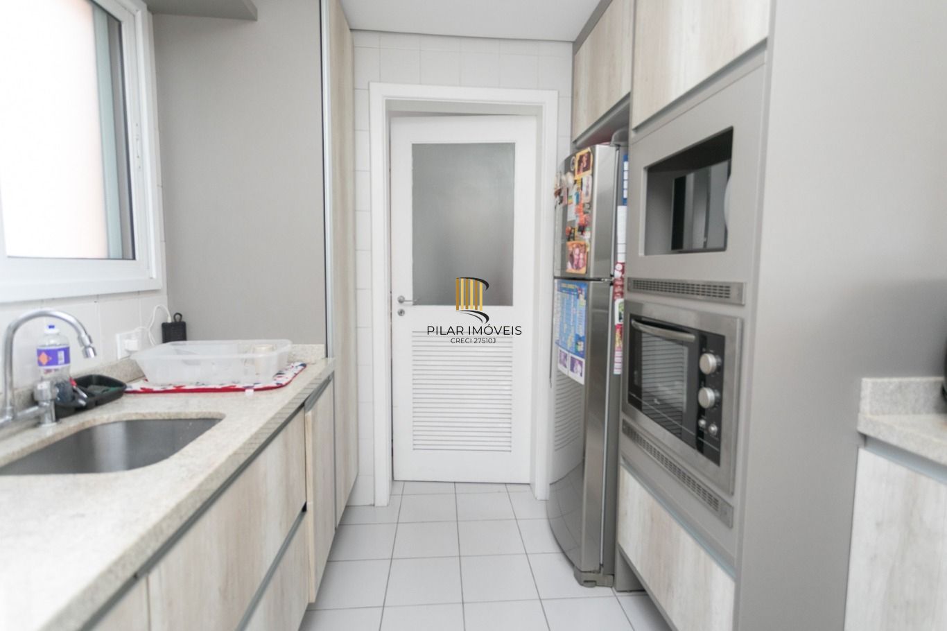 Apartamento com 3 quartos(1 suíte) e 2 vagas de garagem no Bairro Petrópolis