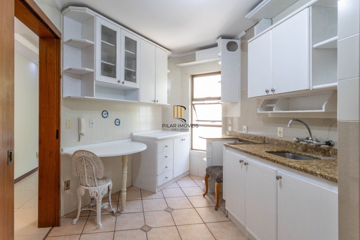 Apartamento com 2 dormitórios (1 suíte) e 1 vaga no Bairro Bela Vista