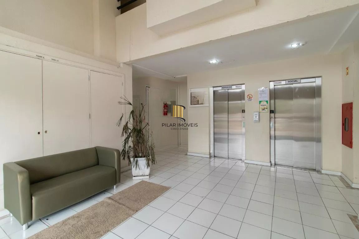 Cobertura com 3 quartos, 2 Vagas de garagem No Bairro Cavalhada.