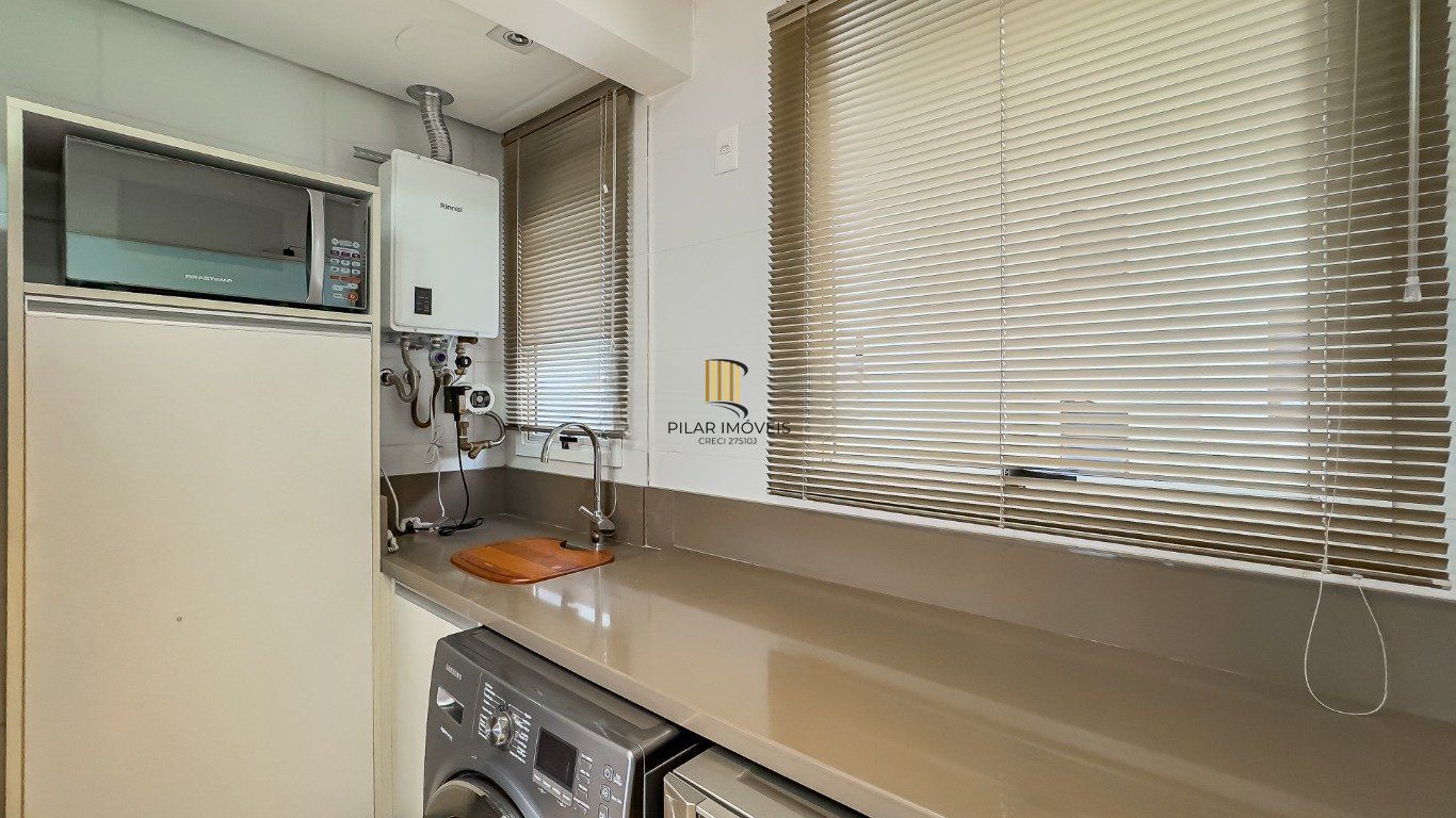 Apartamento com 3 quartos (1 suíte) e 2 vagas no Bairro Passo da Areia.