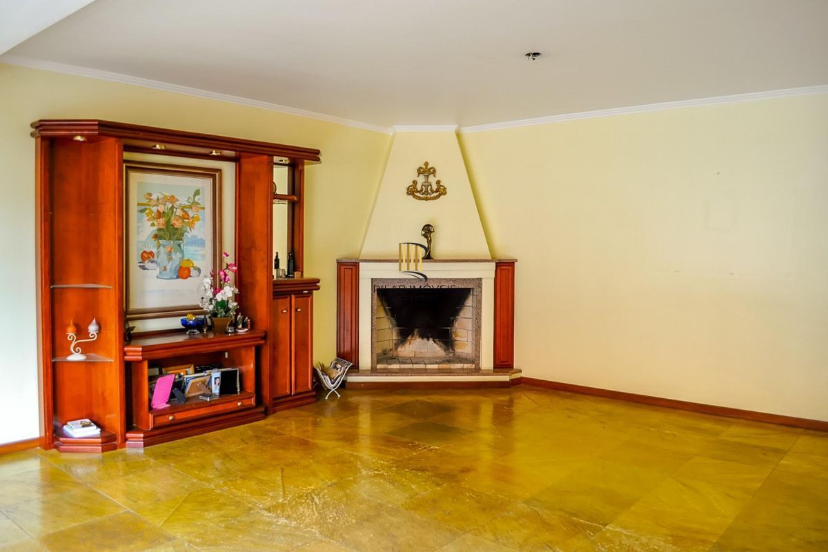 Ótima Casa condomínio pronta para morar, semi mobiliada, Bairro Menino Deus