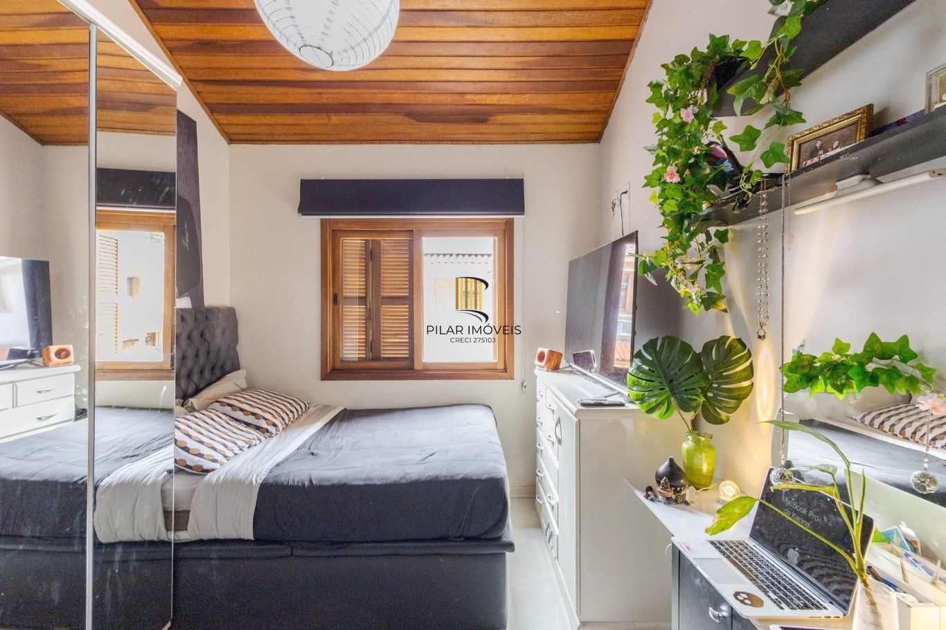 Casa com 3 quartos semi mobiliado com vaga no bairro Partenon