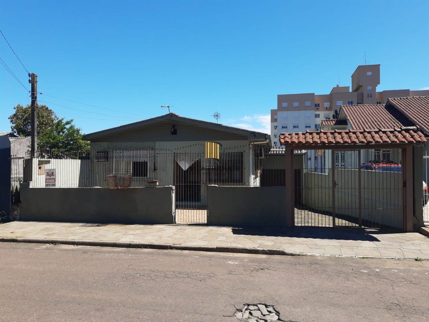 Casa com 3 quartos e 2 vagas de garagem coberta em Cachoerinha.