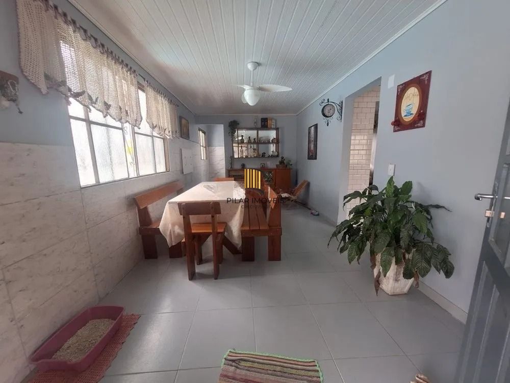 Casa de 2 dormitórios, sendo 1 suíte e 2 vaga de garagem coberta em Canoas.