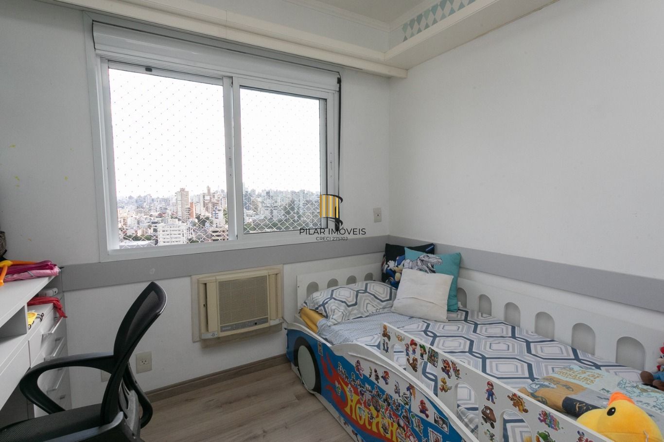 Apartamento com 3 quartos(1 suíte) e 2 vagas de garagem no Bairro Petrópolis