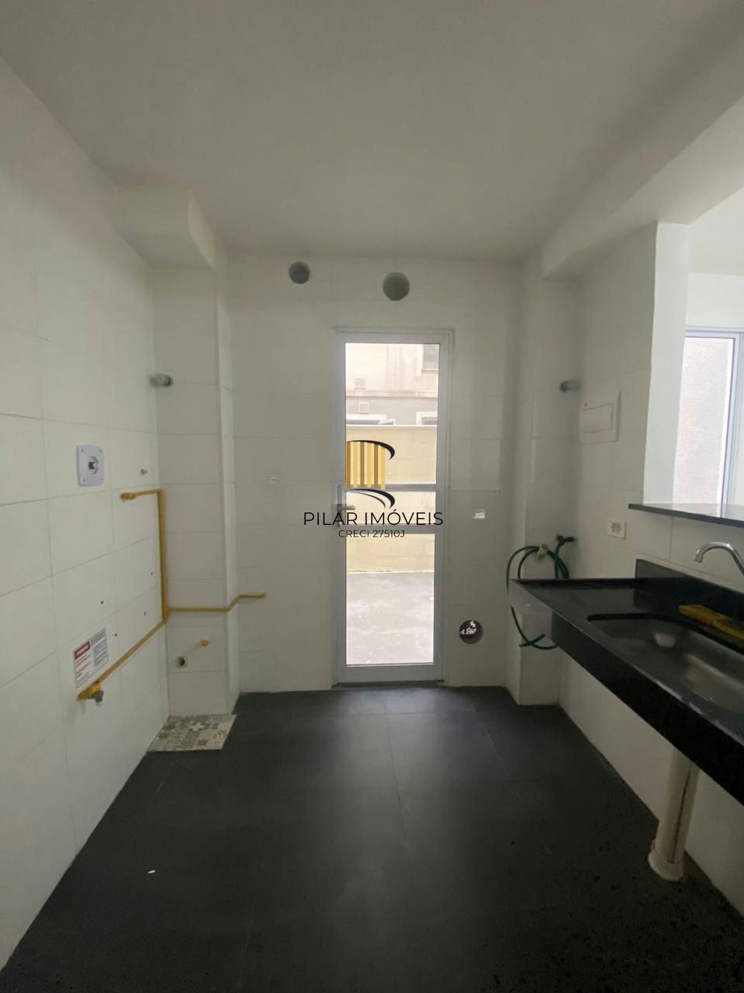 Apartamento de 2 dormitórios, piscina e 1 vaga de garagem em Canoas.