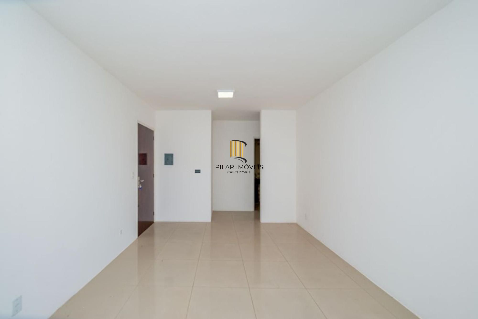 Apartamento com 2 quartos, 2 banheiros e 1 vaga no bairro Azenha.