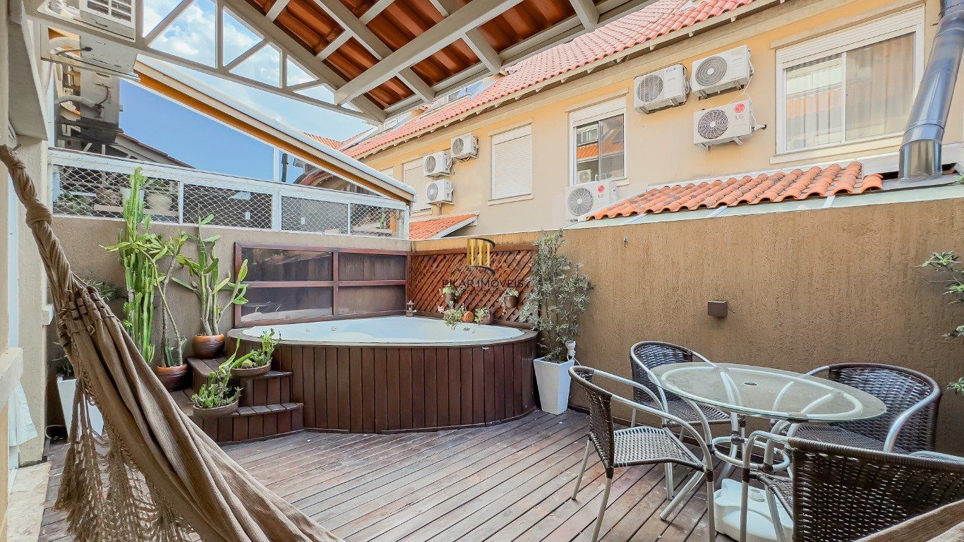 Casa com 4 quartos e 2 vagas em condomínio fechado no Bairro Ecoville.