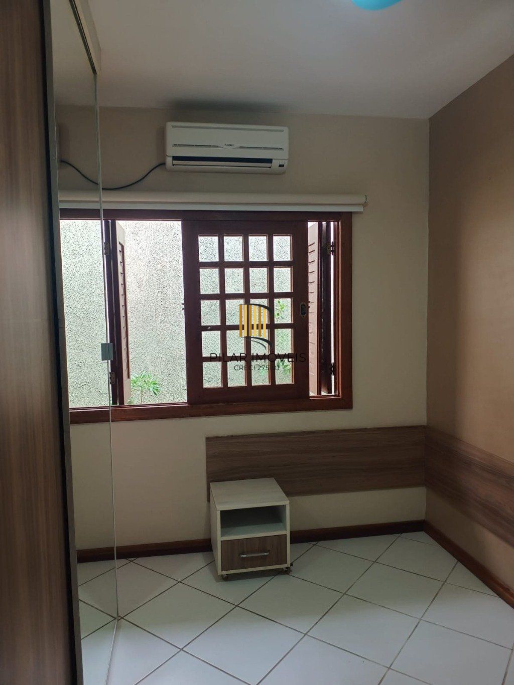 Casa semi mobiliada de 224m² com 3 quartos, 2 vagas de garagem em Canoas.